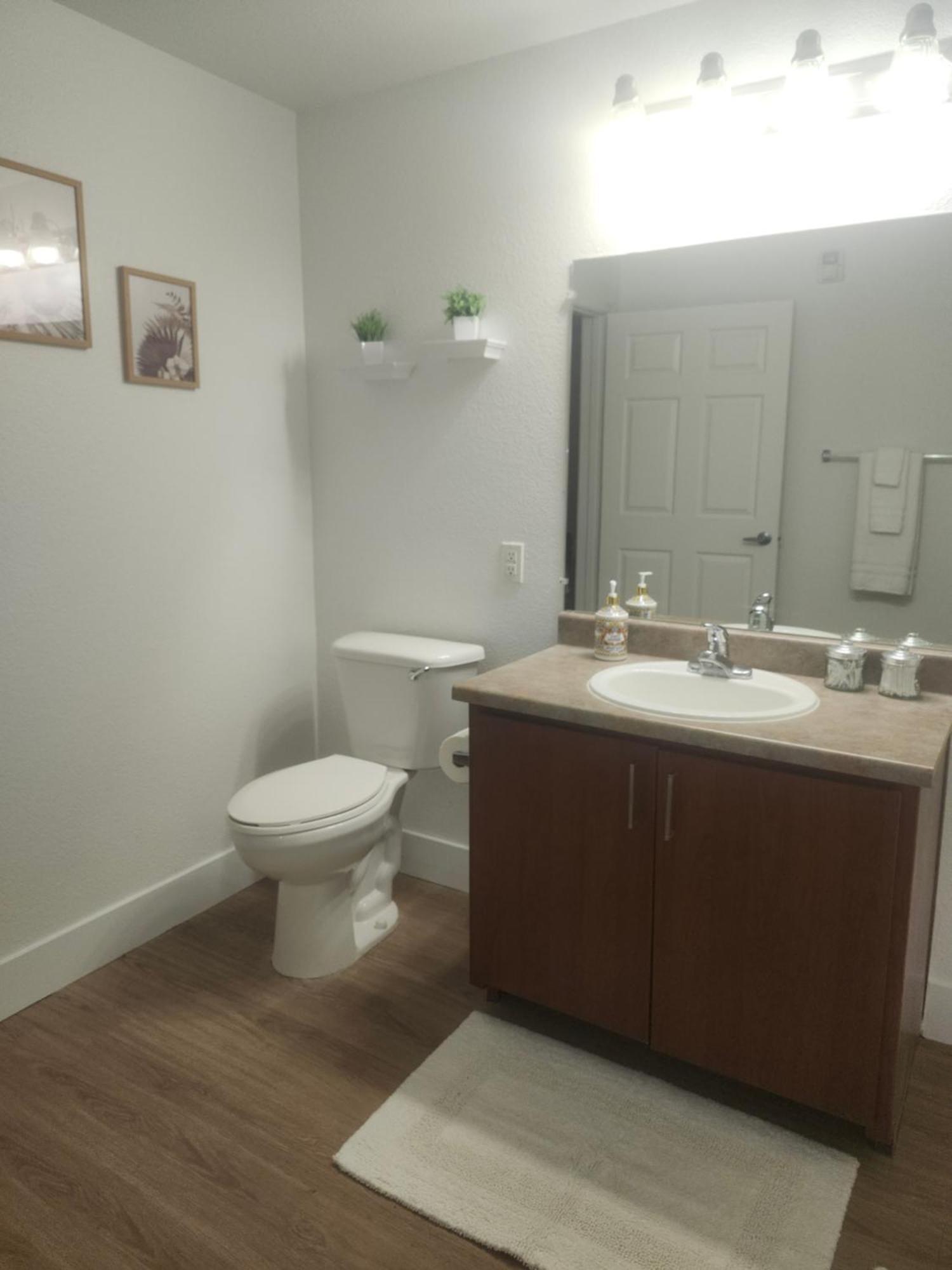 Westgate Entertainment District, Walk To Events, Wifi, Free Parking Lägenhet Glendale Rum bild